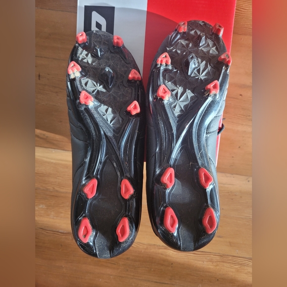 LOTTO Ultra Press Firm Ground Cleats (unisex soccer cleats 7.5M/ 9.5W) - Picture 3 of 5